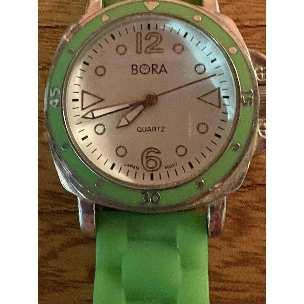 Bora Green Quartz Silicone Band Wristwatch Unisex Works - Needs Battery